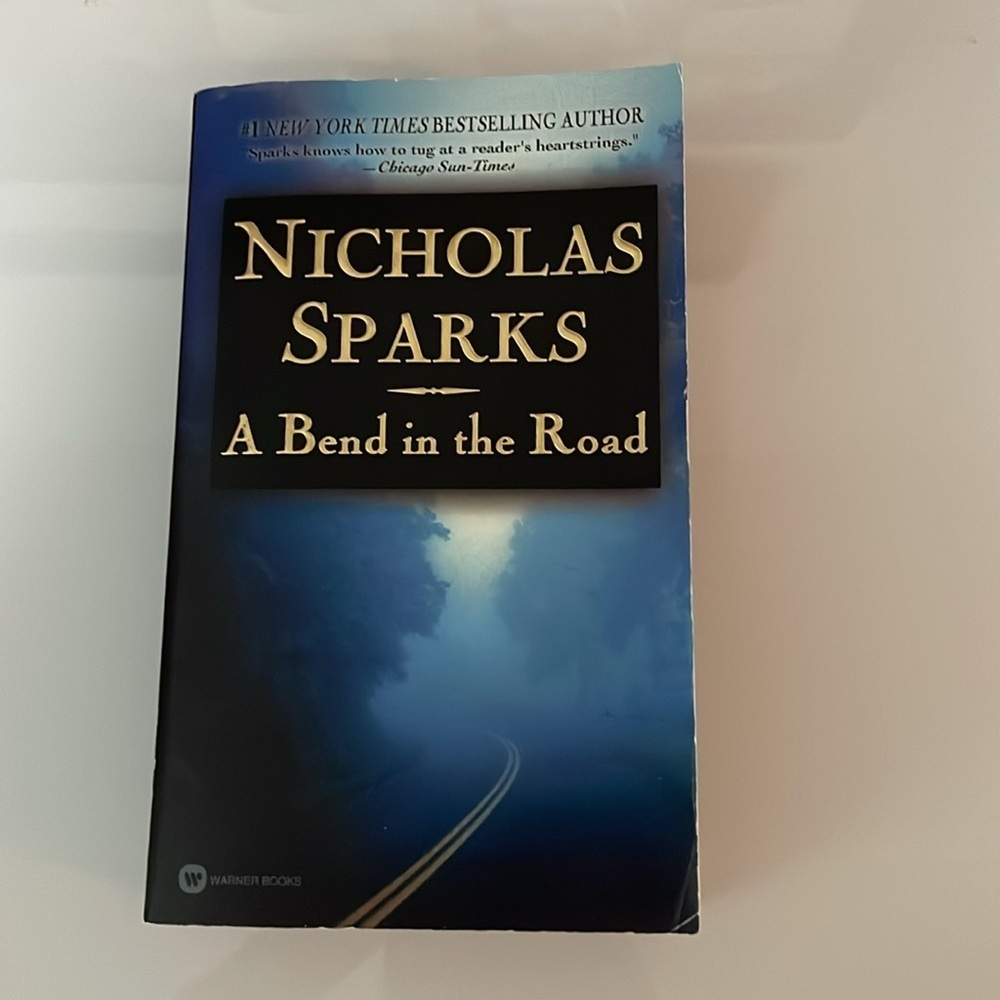 Nicholas Sparks Romance Novels - Picture 5 of 11